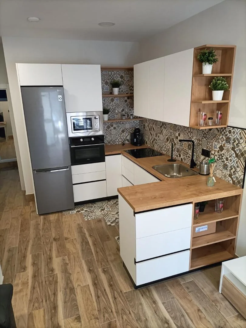Encimera de la cocina con cafetera